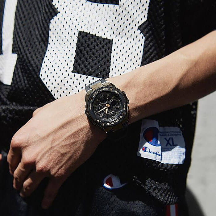 Casio Casio G-Shock GST-W300G-1A9, g-shock япония мужские часы на браслете каучук боковой вид