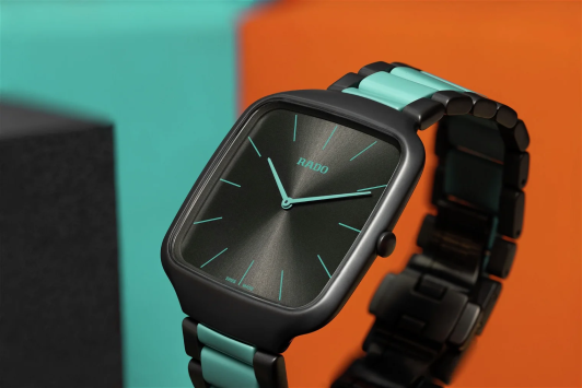 Rado Rado Тrue Square Thinline x Les Couleur Le Corbusier R27045162 , наручные мужские часы фото под углом