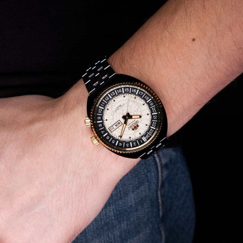 Orient RA-AA0E01S мужские часы застежка крупным планом