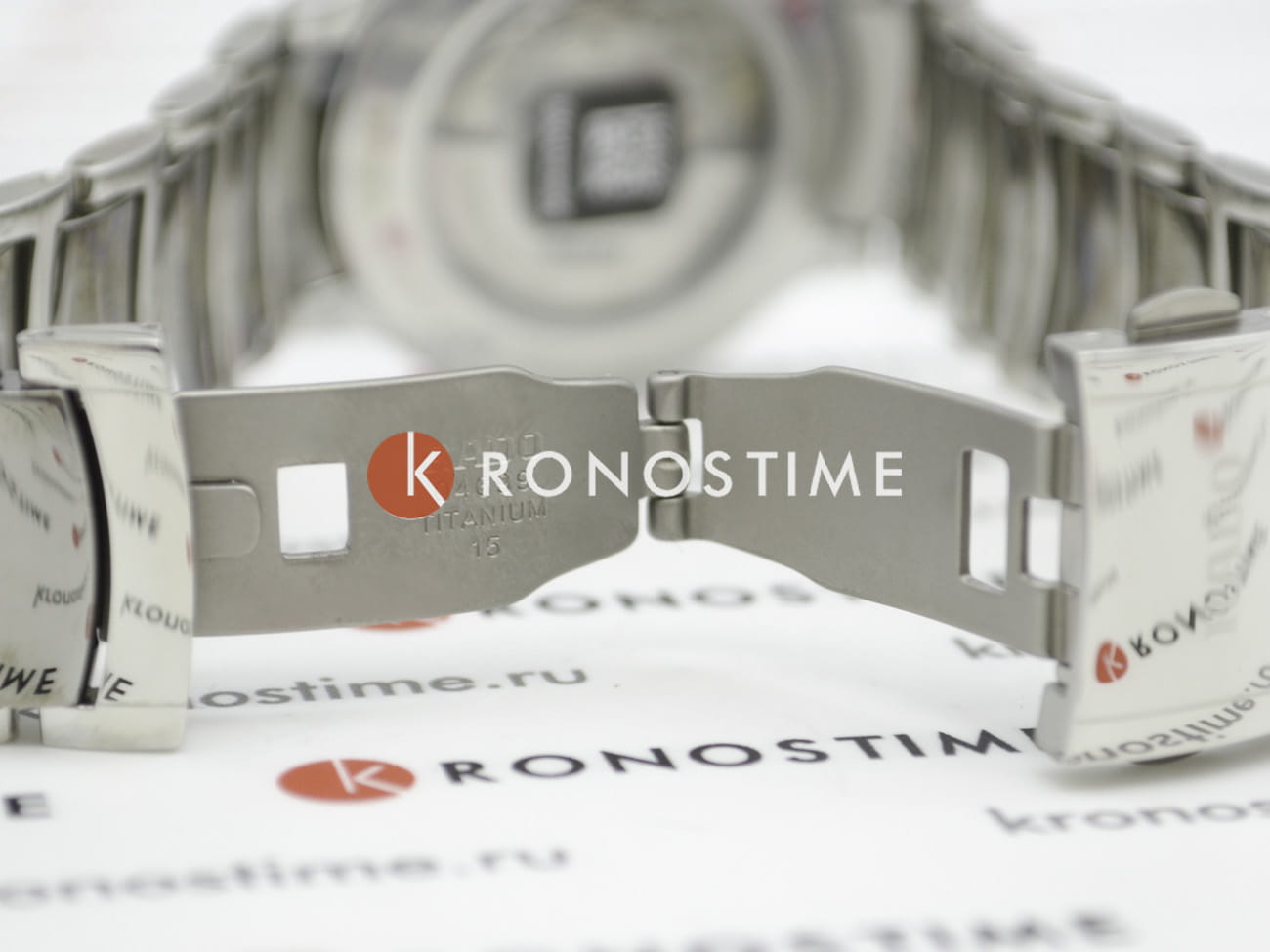 Rado R30010202 мужские часы застежка крупным планом