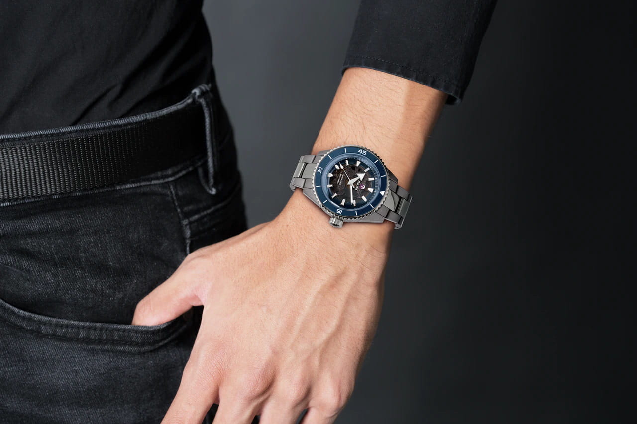 Rado Rado Captain Cook High-Tech Ceramic R32128202 Automatic — детали корпуса и высокотехнологичная керамика