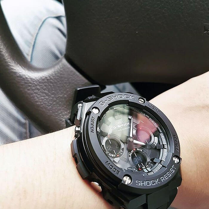 Casio Casio G-Shock GST-W100G-1B мужские часы черный циферблат на запястье