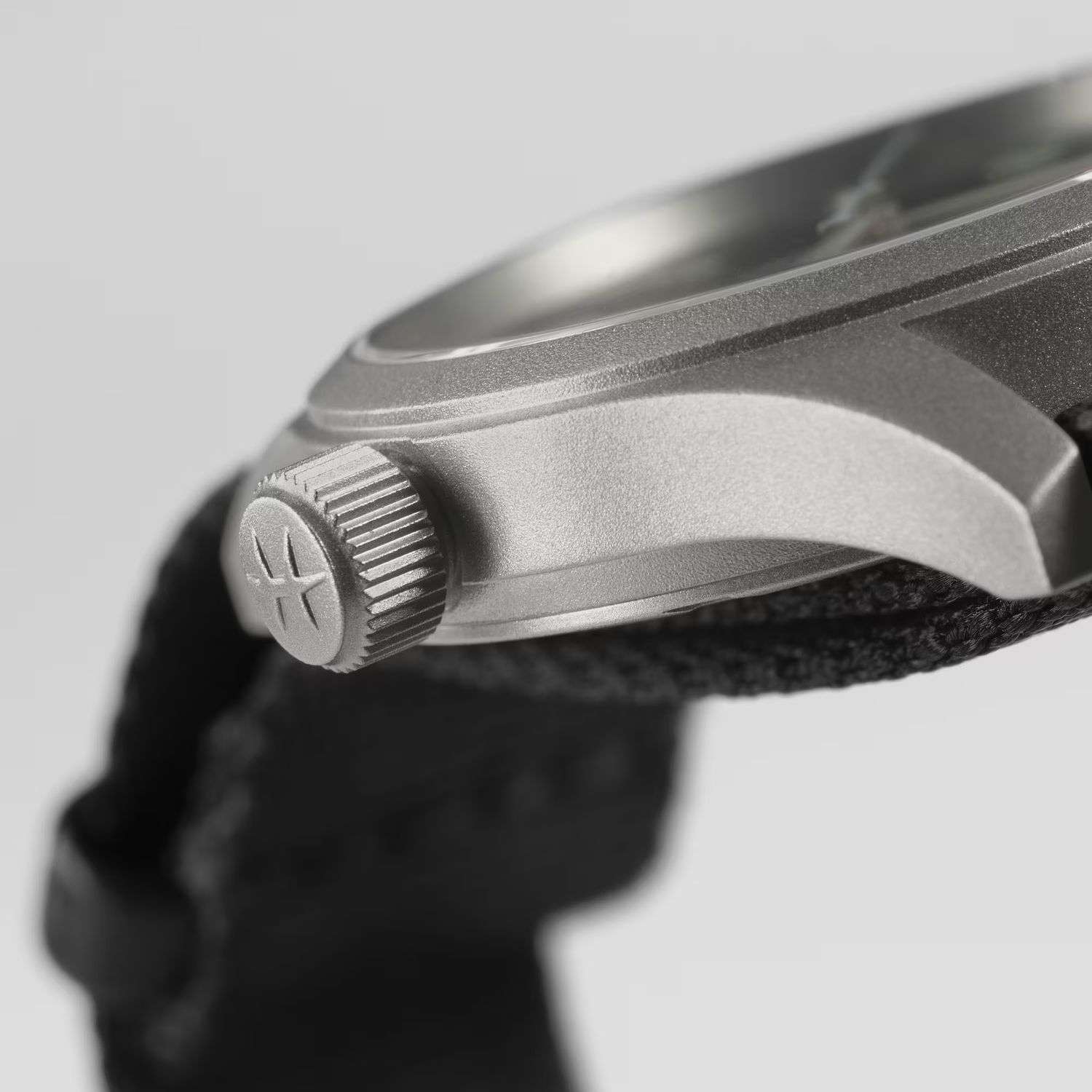 Hamilton H69301430 мужские часы застежка крупным планом