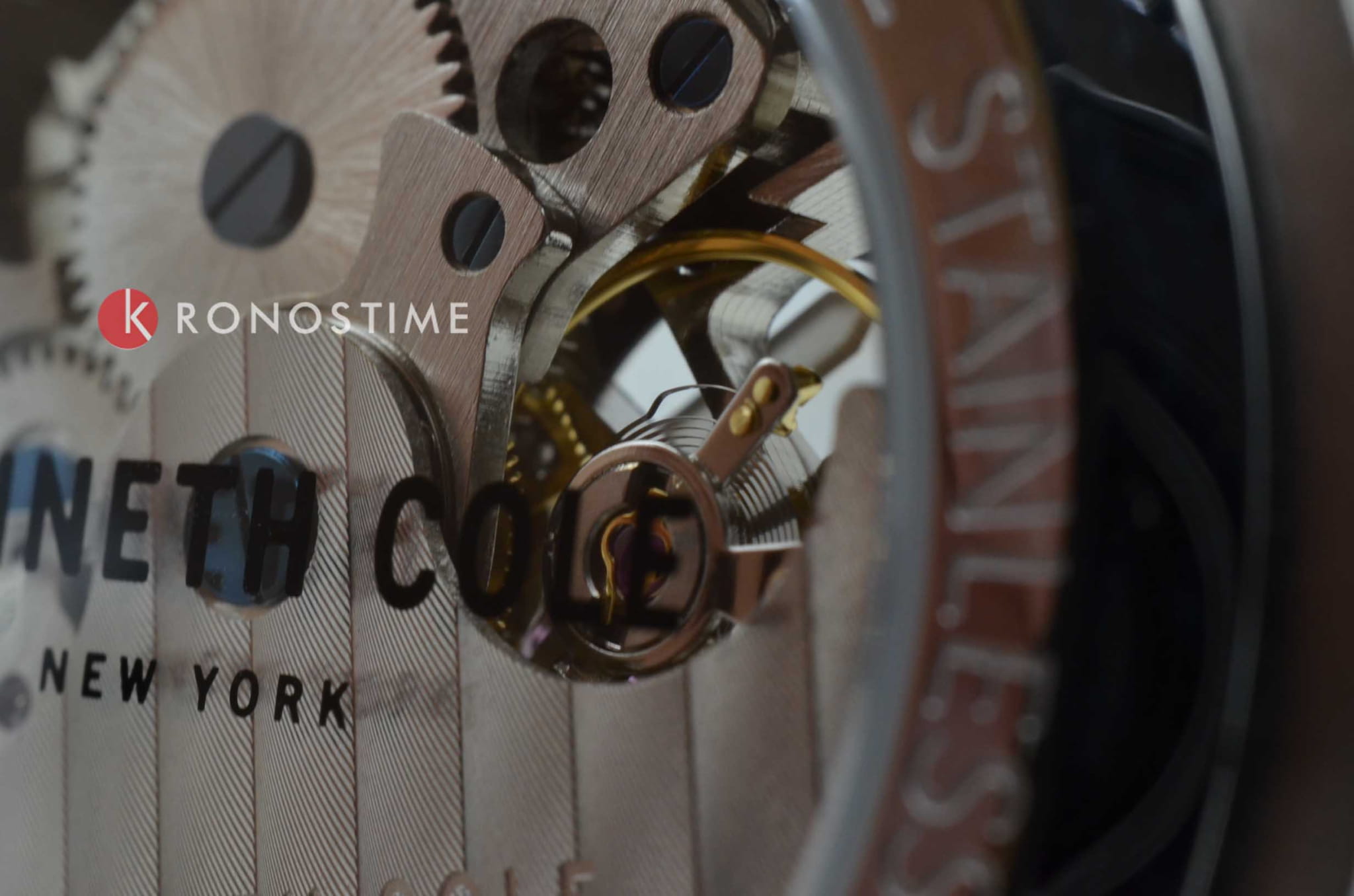 Kenneth Cole Kenneth Cole Automatic KCWGE0033505  - задняя крышка металл сталь корпуса, сша часы