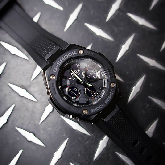 Casio Casio G-Shock GST-W100G-1B GST G-Steel — детали корпуса и пластик