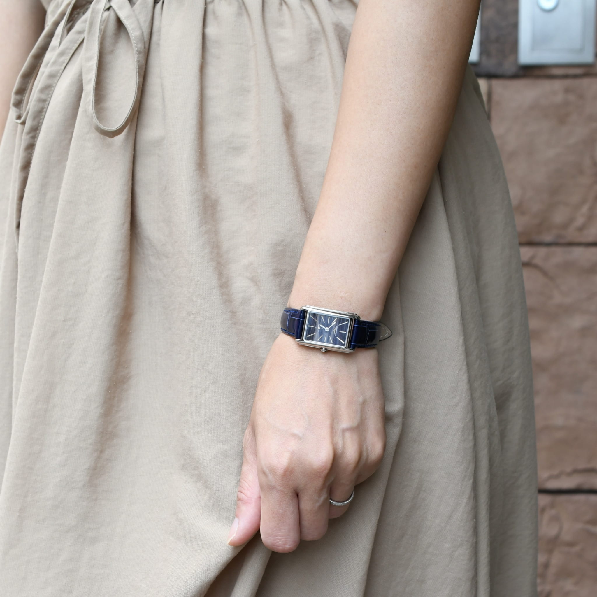 Longines Longines DolceVita L5.255.4.93.2 женские часы синий циферблат на запястье