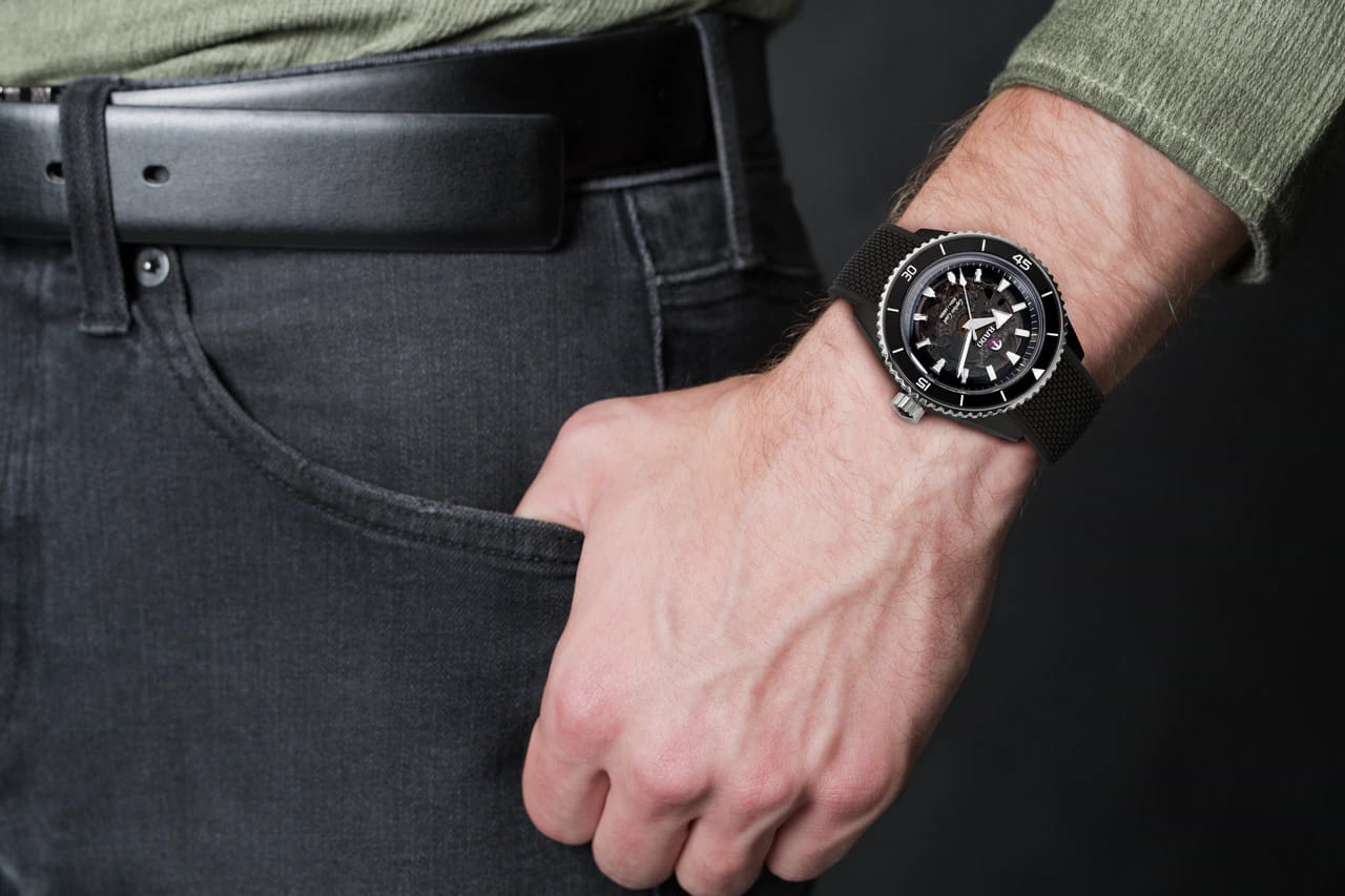 Rado Rado Captain Cook High-Tech Ceramic R32127156 Automatic — детали корпуса и каучук