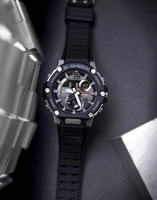 Casio GST-B300-1A мужские часы застежка крупным планом