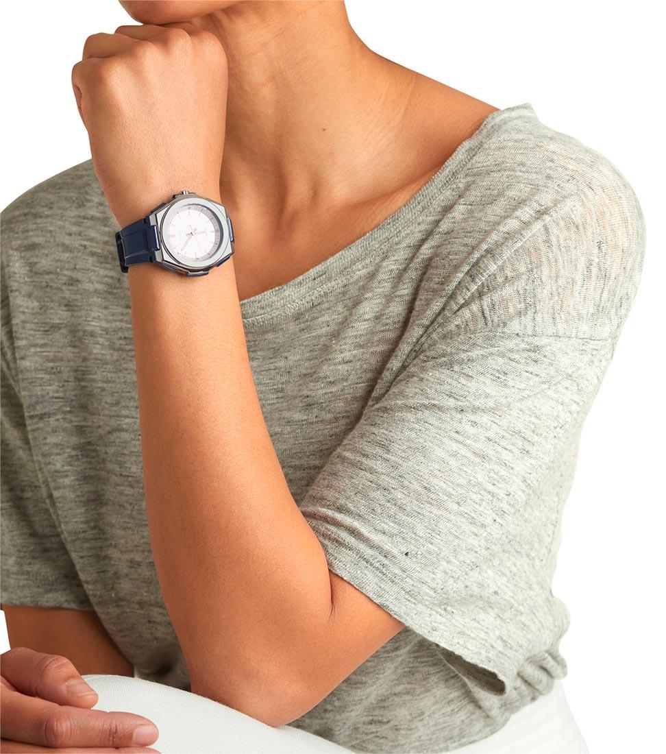 Casio Casio Collection LWA-300H-2EVEF , наручные женские часы фото под углом