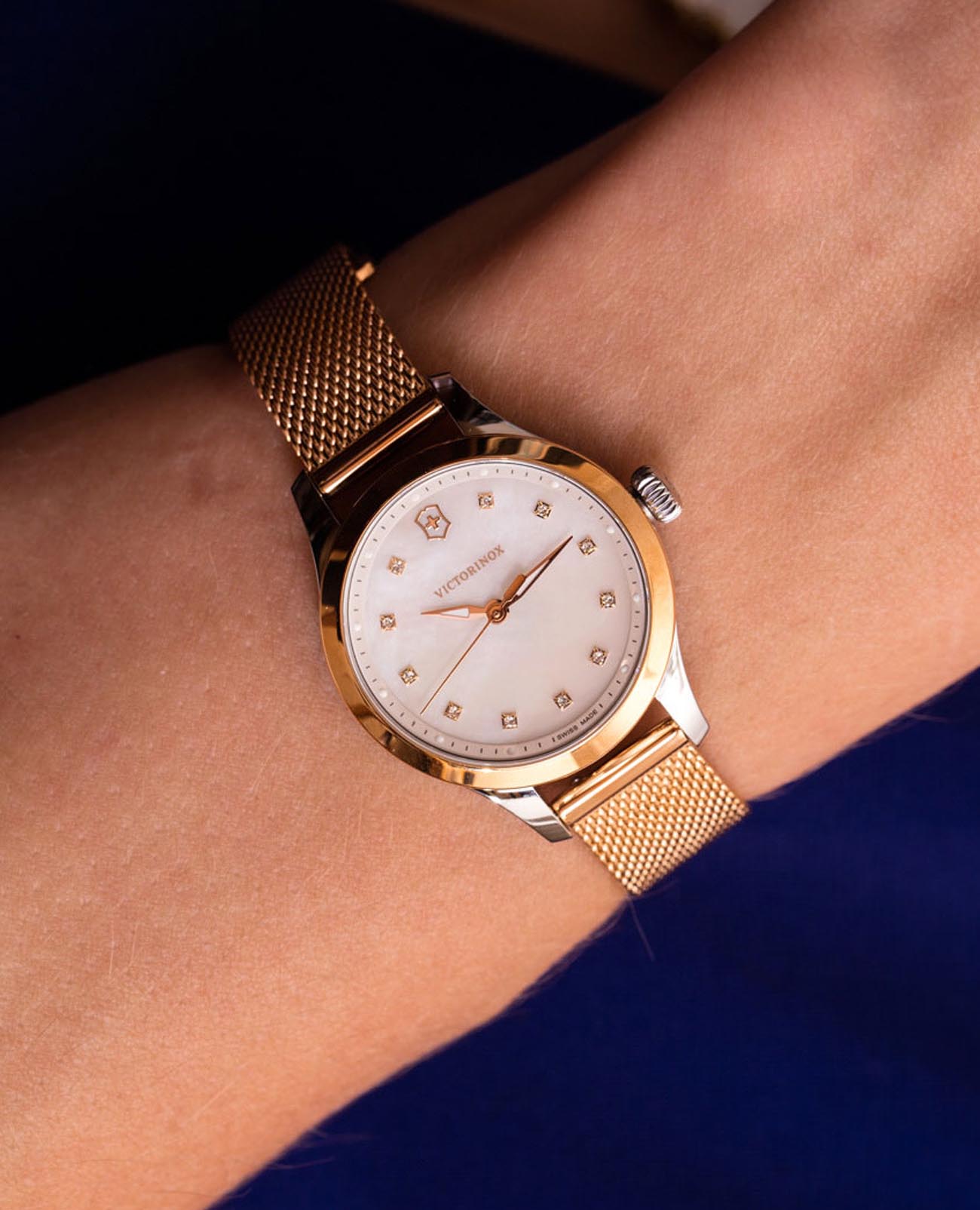 Victorinox Victorinox ALLIANCE XS 241879 , наручные женские часы фото под углом