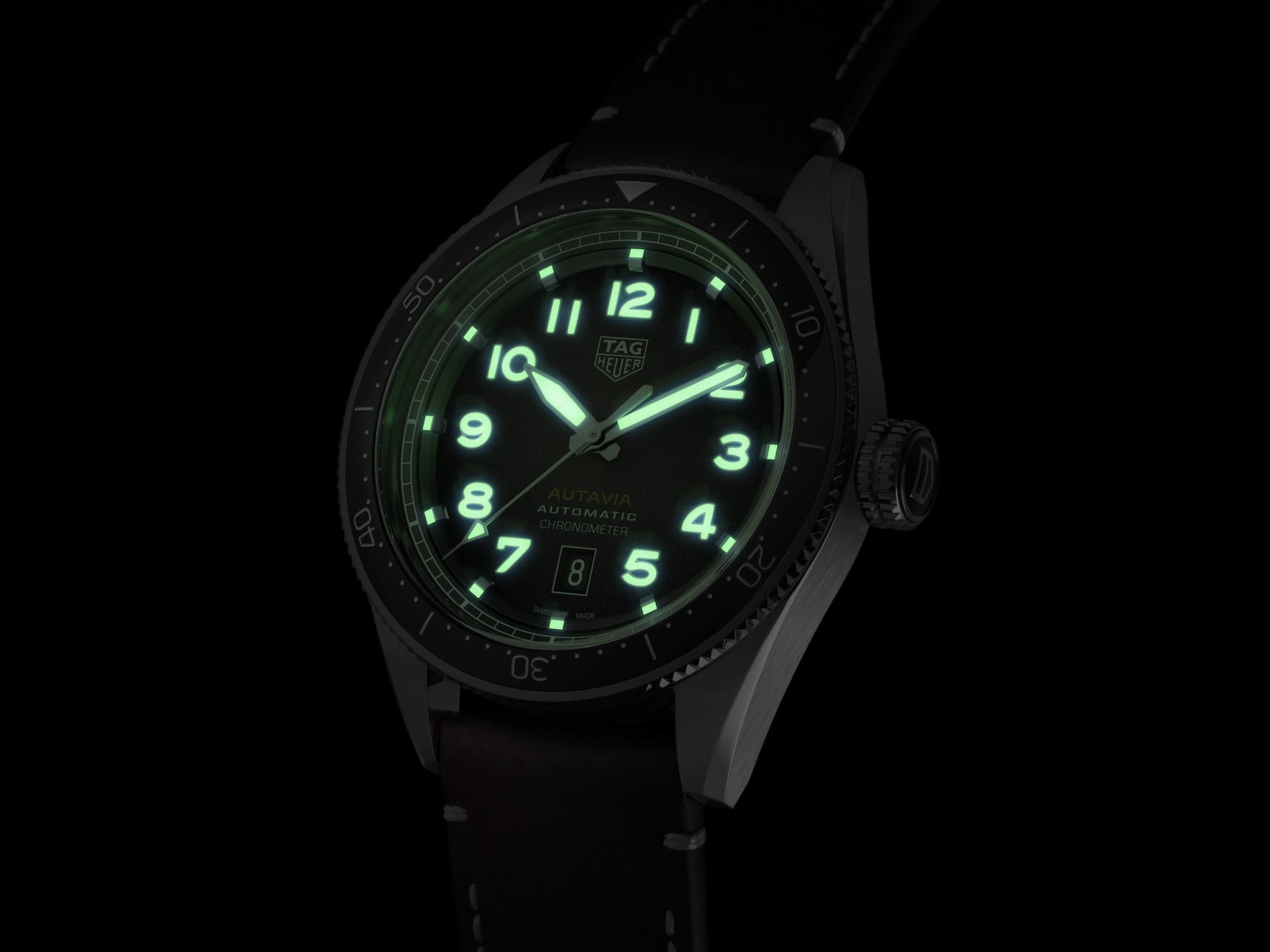 TAG Heuer TAG Heuer Autavia WBE5114.FC8266 механические мужские часы часы крупный план коричневый циферблата