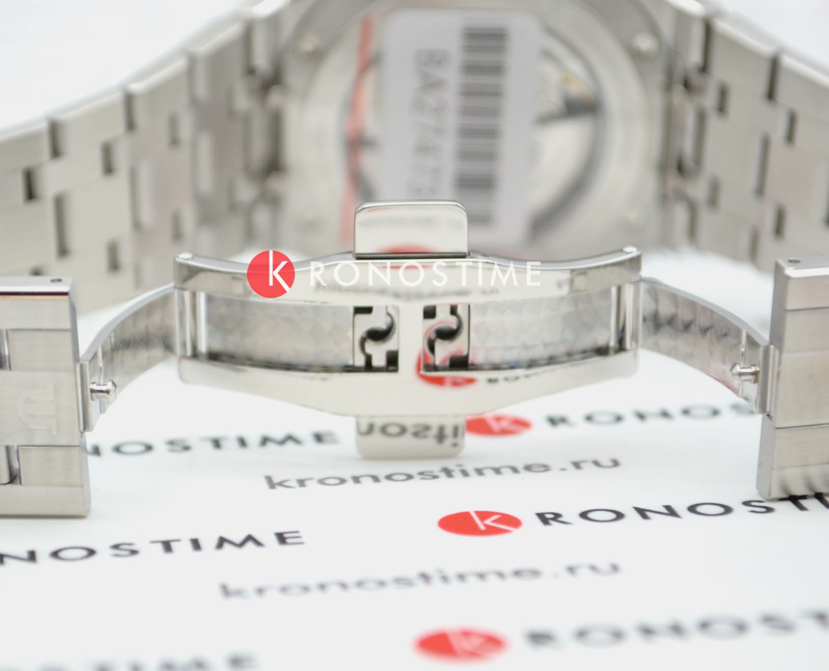 Maurice Lacroix AI6008-SS002-330-2 мужские часы застежка крупным планом