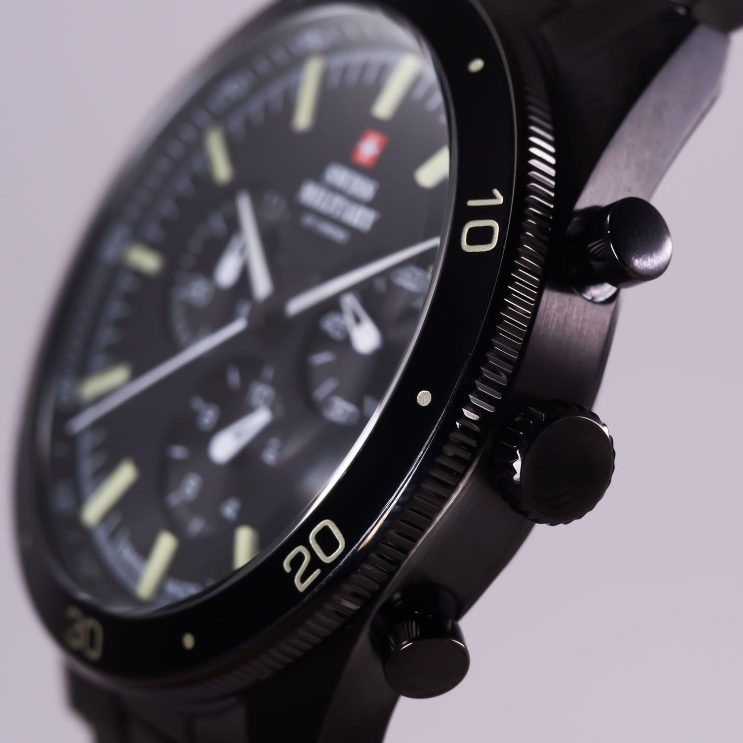 Swiss Military by Chrono Swiss Military by Chrono SM34079.03 кварцевые мужские часы часы крупный план черный циферблата