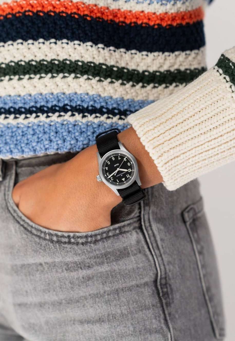 Hamilton Hamilton Khaki Field Quartz 33mm H69301430 , наручные мужские часы фото под углом